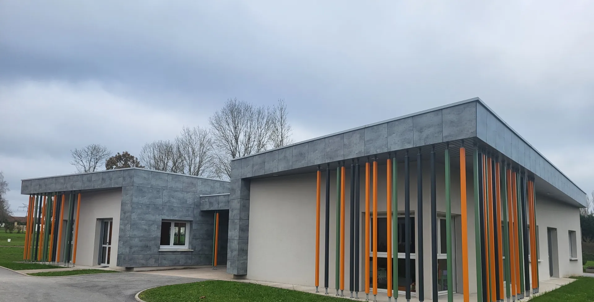 Façade de bâtiment moderne